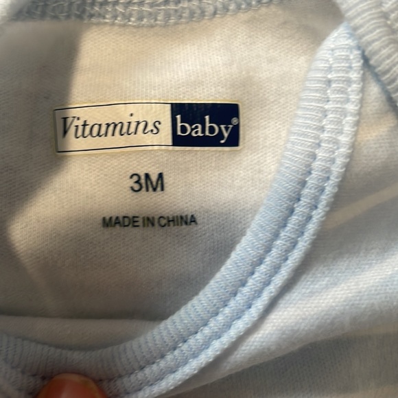 3m onesie - Picture 2 of 2